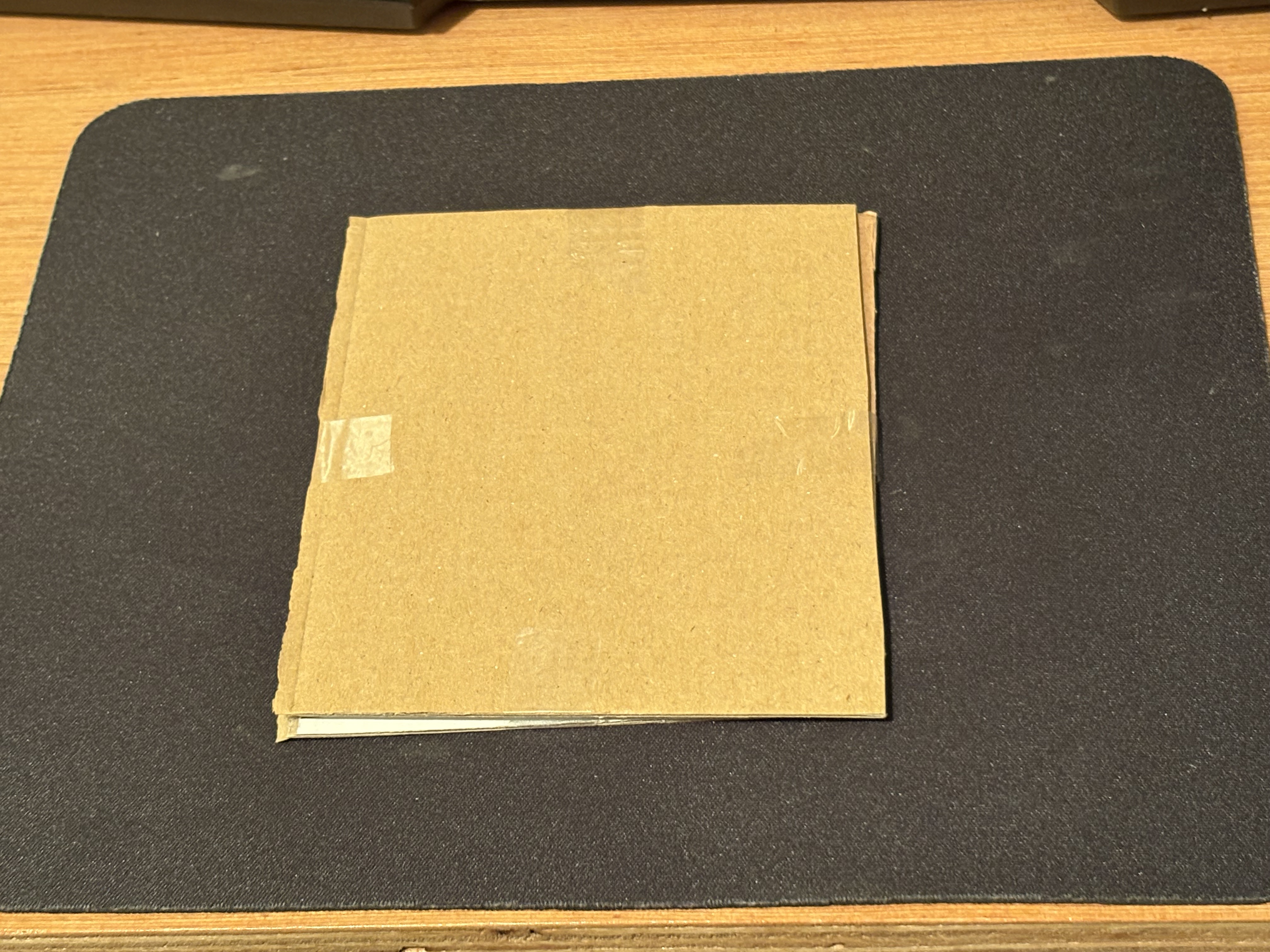 Toploader placed between two cardboard pieces